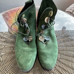 LJS Green Suede Women's Boots